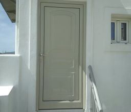 Πόρτα Αλουμινίου στη Νάξο.